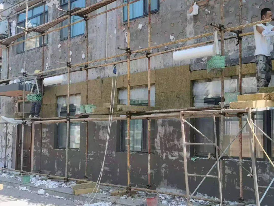 佳木斯市扎實(shí)開(kāi)展違規(guī)建筑保溫材料拆除推動(dòng)整治行動(dòng)縱深開(kāi)展（第二期）:保溫材料