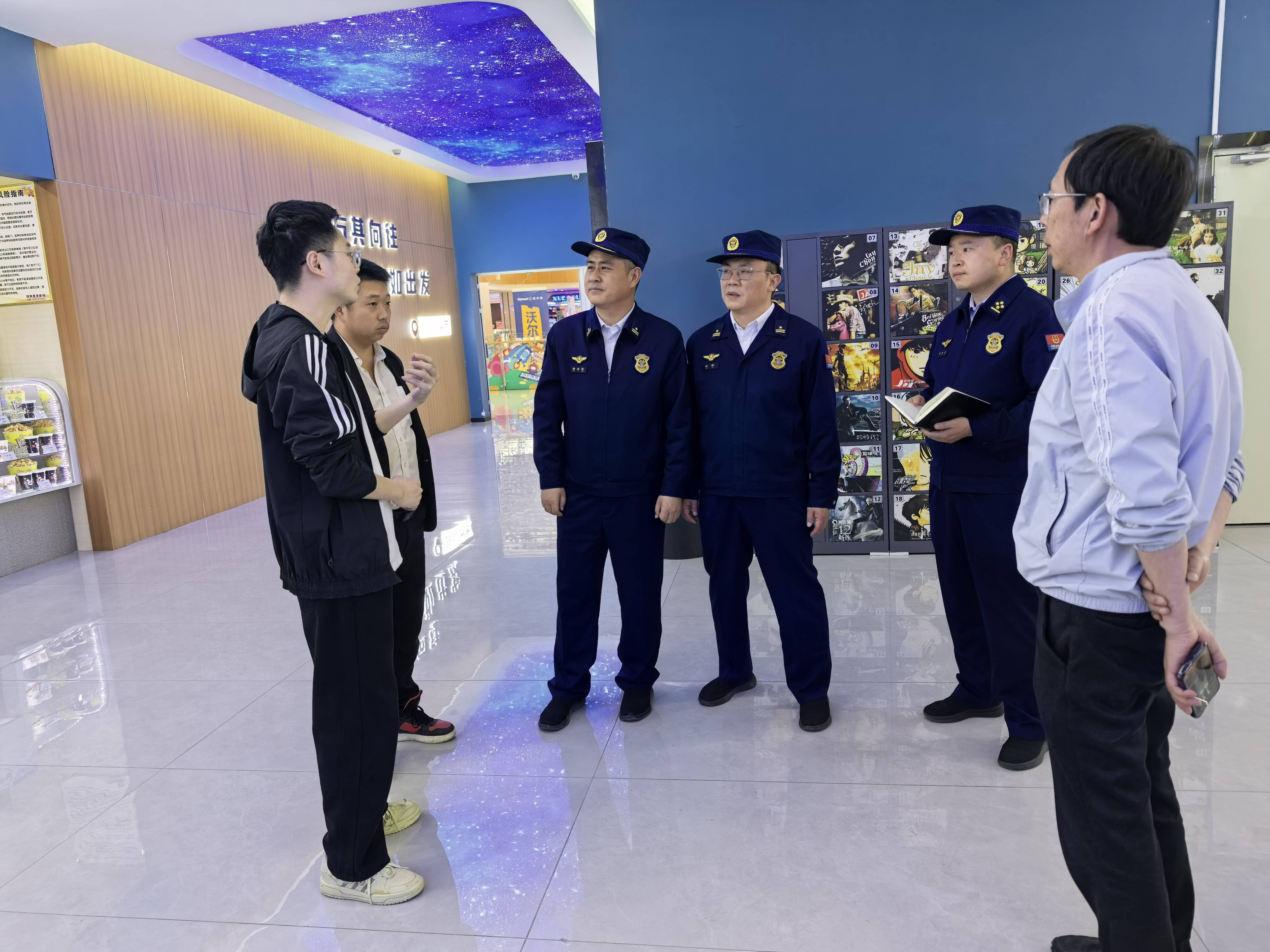 畢節(jié)消防深入重點企業(yè)幫扶指導動火作業(yè)和建筑保溫材料安全隱患全鏈條整治工作:保溫材料